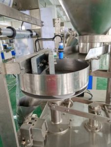 Rice/Peanuts/Sugar etc food granule full automatic packing machine with measuring cup DLP-320A